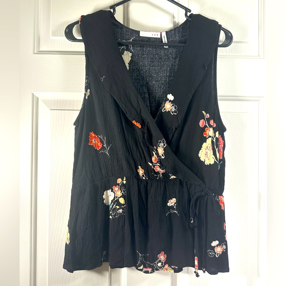 LUQ Black Floral Sleeveless Peplum Blouse with Front Tie & Ruffle V-neck - Large